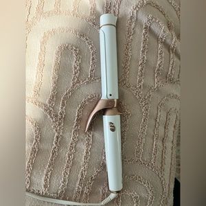 T3 Convertible Base and 1.25 Curling Iron